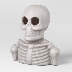 NWT. HYDE & EEK! Skeleton Bust Light Up Decor